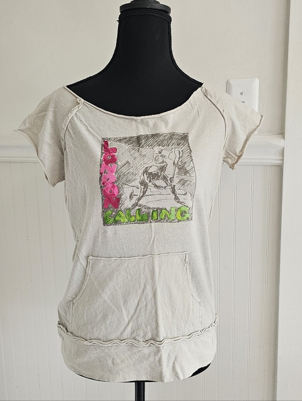 The Clash - London Calling Women’s Cream Painted Graphic Pocket Tee UNIQUE!!! L